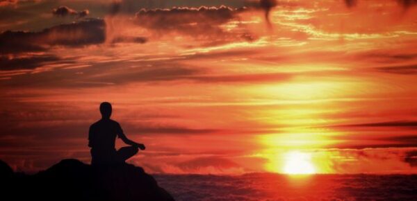 How meditation helps to attain success in 11 proven ways?