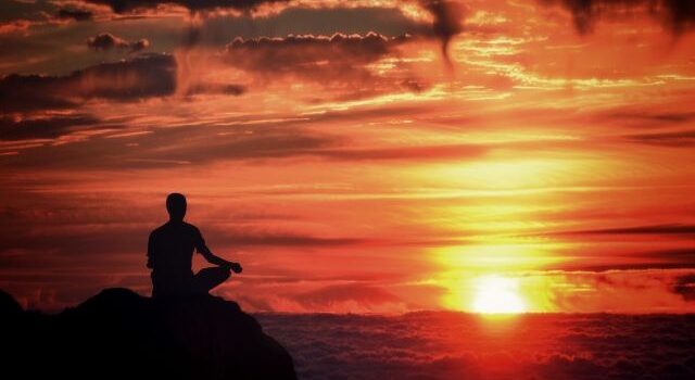 How meditation helps to attain success in 11 proven ways?