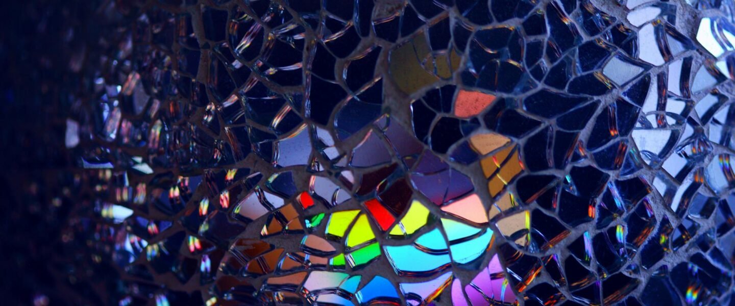 Reflections from a Cracked Mirror : 5 Wisdom to love Your Imperfections 