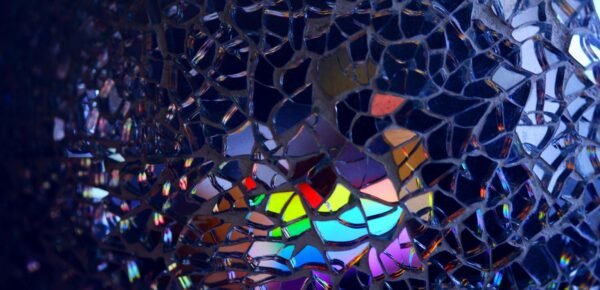 Reflections from a Cracked Mirror : 5 Wisdom to love Your Imperfections 