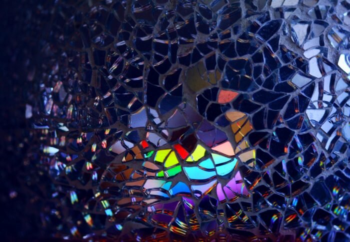 Reflections from a Cracked Mirror : 5 Wisdom to love Your Imperfections 