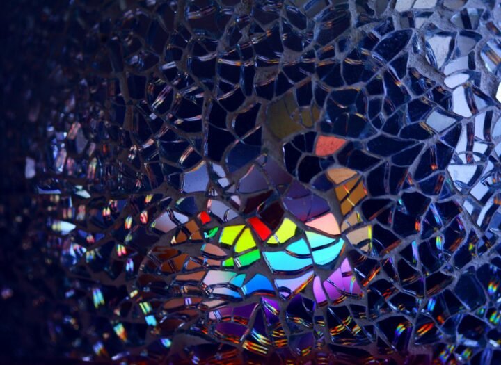 Reflections from a Cracked Mirror : 5 Wisdom to love Your Imperfections 