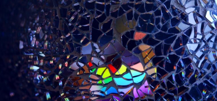 Reflections from a Cracked Mirror : 5 Wisdom to love Your Imperfections 